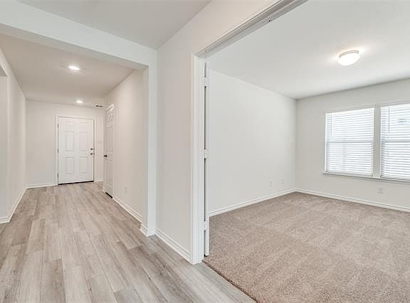 5th image of 2620 Walker Way