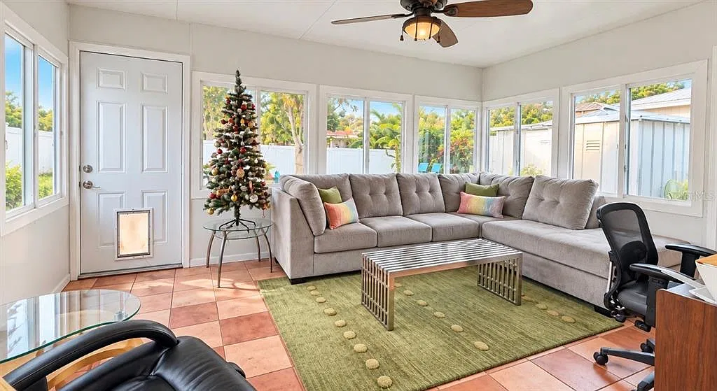 2 bed, 2.0 bath, 965 sqft, $2,750 — Photo 2