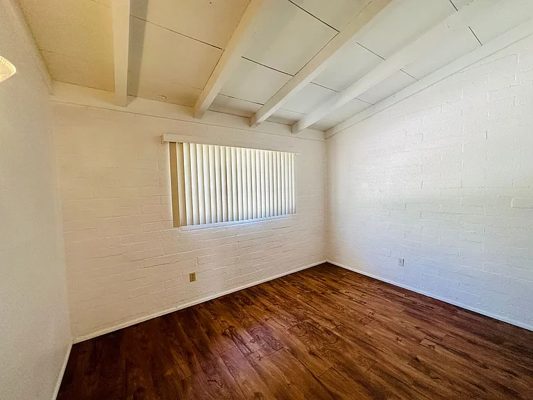 Swan Court Apartments - 1 and 2 Bedroom Homes! — Photo 17