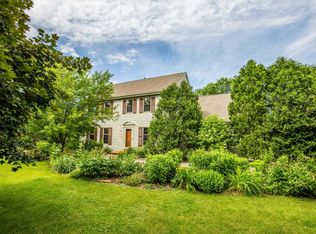 S52W26415 Fox Vale Ct, Waukesha, WI 53189