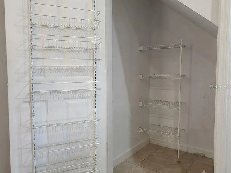 1561 Chelsea Dr — Photo 10