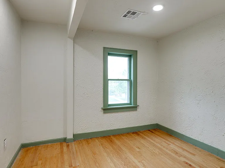 420 NW 26th St #7 — Photo 9