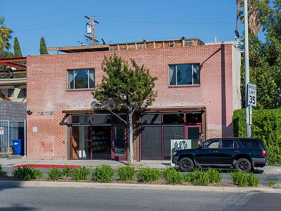 2nd image of 914 N Fairfax Ave