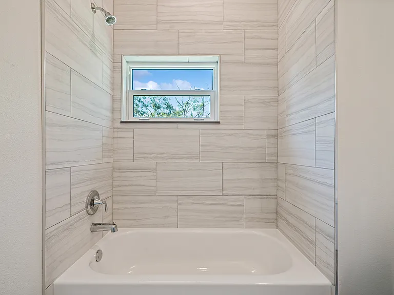 1033 Hammock Cir — Photo 32