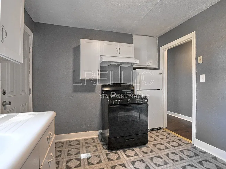 1443 S 32nd St #2 — Photo 4
