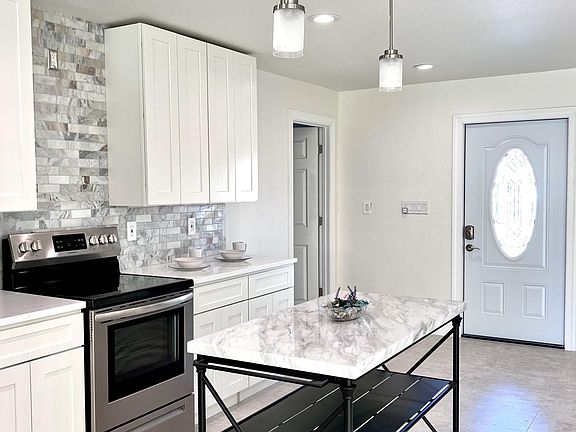 2nd image of 19046 SE Southgate Dr