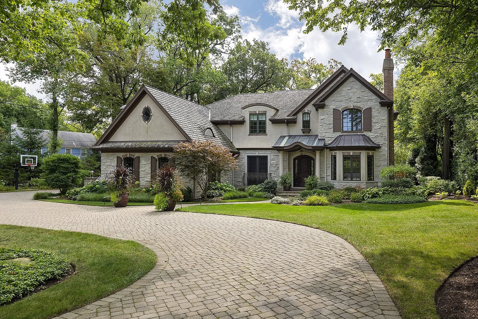 166 Cedar Ave photo 1
