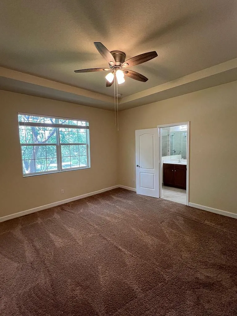 3 bed, 2010 sqft, $2,700 — Photo 4