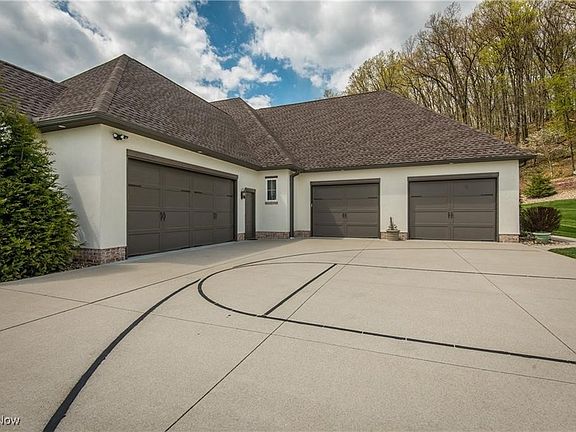 2nd image of 1426 Whispering Pines Dr NE