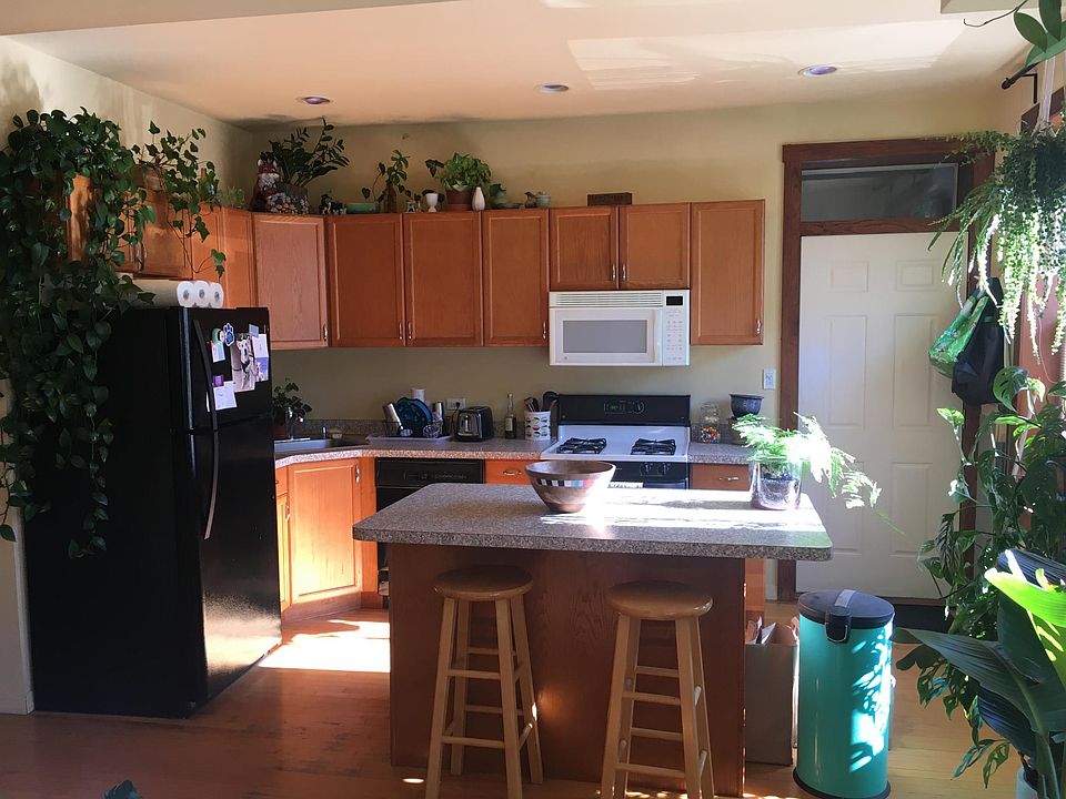 2nd image of 2509 N Hamlin Ave #1R