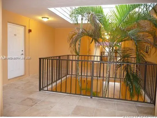 Villas Of Pinecrest Condo — Photo 3