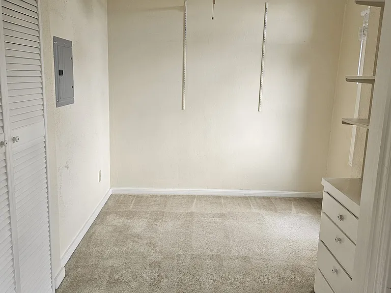 1021 Warfield Ave #5 — Photo 12