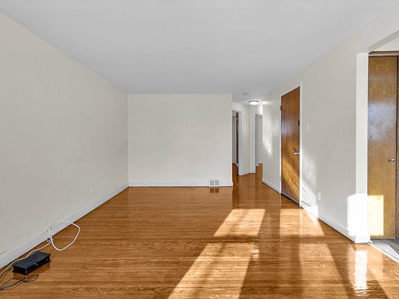 4th image of 430 Winspear Ave Floor 2