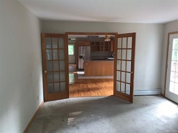 3rd image of 5 Oak Hill Dr