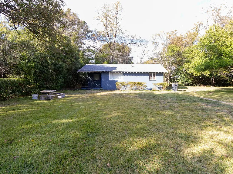 2717 Cherokee Ave — Photo 4