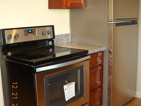 3rd image of 1817 W St APT 4
