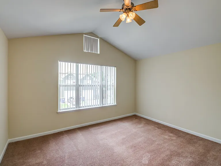 Bellevue - Liberty Military Housing — Photo 13