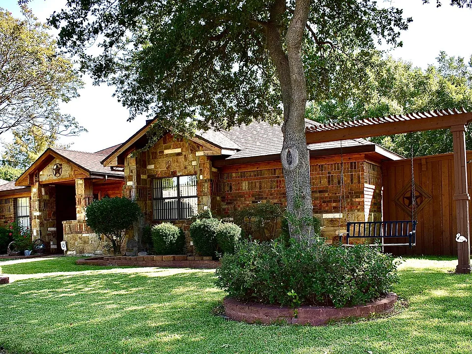 2810 Baron Dr
