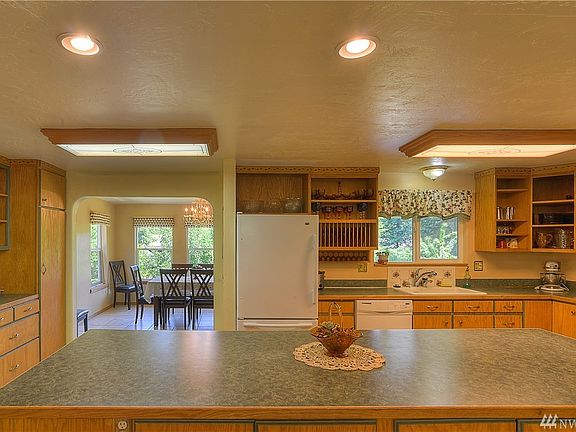 5th image of 50 SE Wildwood Dr