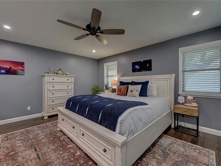 1600 Pecan St — Photo 31