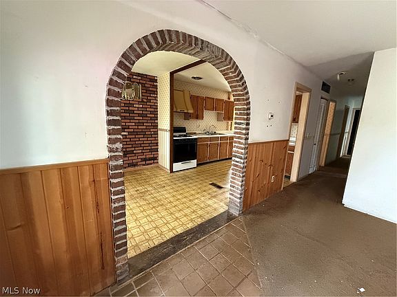 3rd image of 7004 Roe Blvd