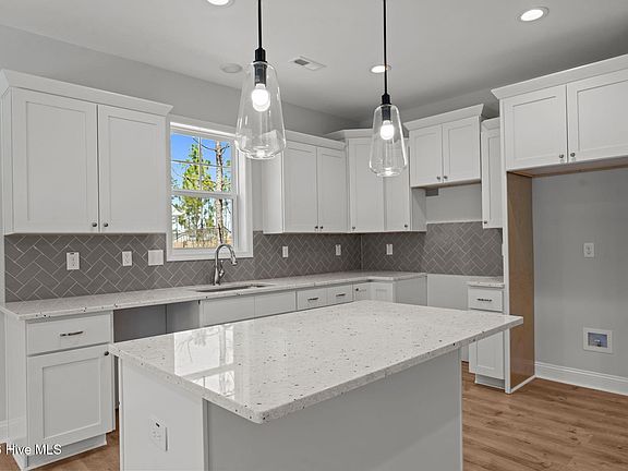 5th image of 1005 Ivory Lane