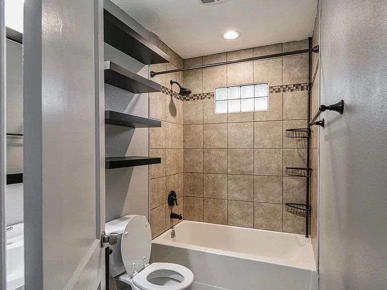 6960 Townsend Ave — Photo 11