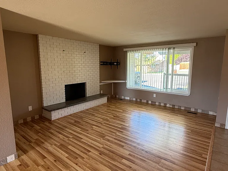107 N 90th Ave — Photo 3
