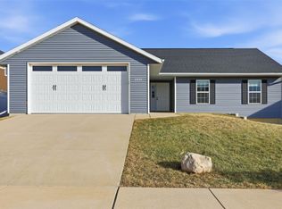 2925 Bryant Blvd SW, Cedar Rapids, IA 52404