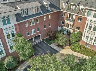 630 Hammond St APT 104, Brookline, MA 02467