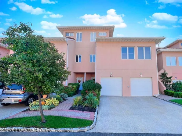 56 Harbour Ct, Staten Island, NY 10308