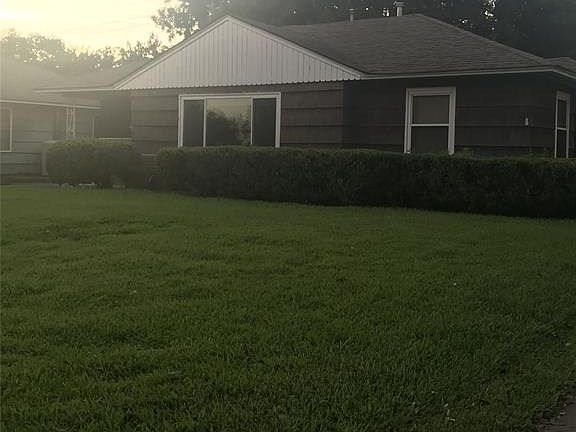 3rd image of 7719 Oak Vista St