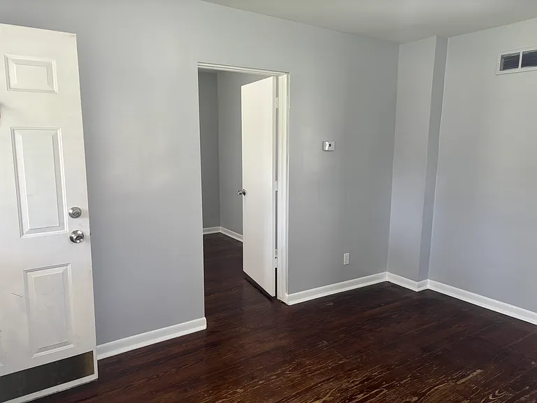 22441 Ridgeway St — Photo 10
