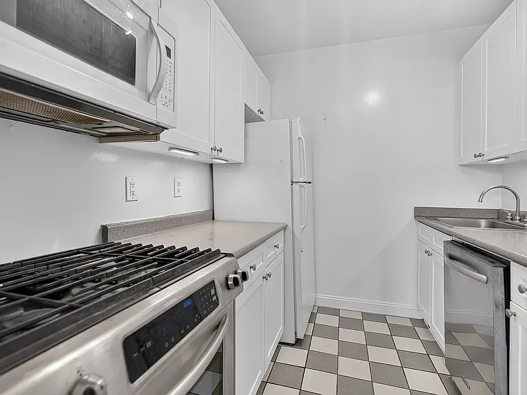 88 Greenwich St #403 — Photo 3