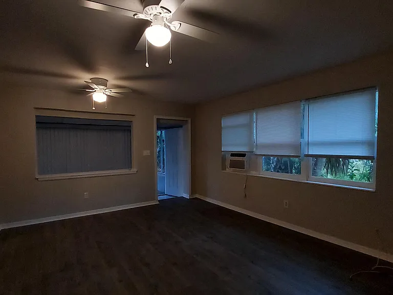 2247 Stella St — Photo 4