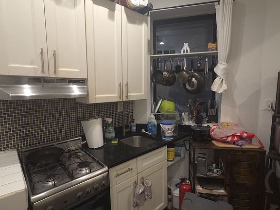 5th image of 611 E 11th St APT 2C