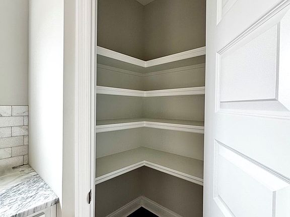 4th image of 3935 Lu Ln
