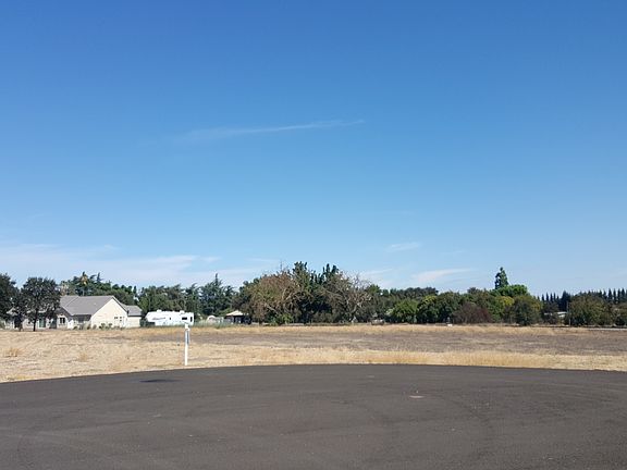 3rd image of 8347 N Simi Ct