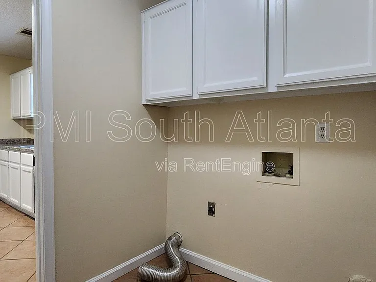 2735 Stanton Woods Dr SE — Photo 17
