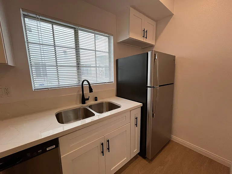 1620 South Bentley Ave — Photo 17
