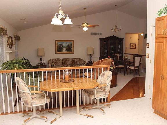 3rd image of 605 Finch Dr