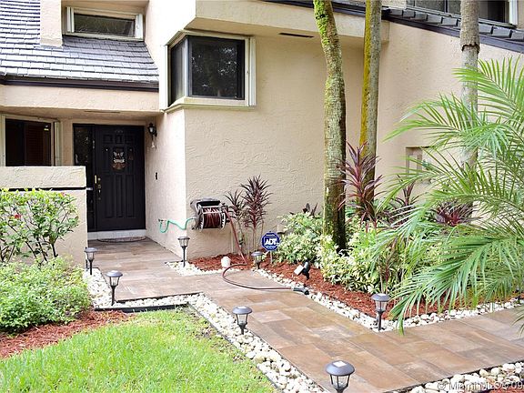 2nd image of 9265 Chelsea Dr N #9265