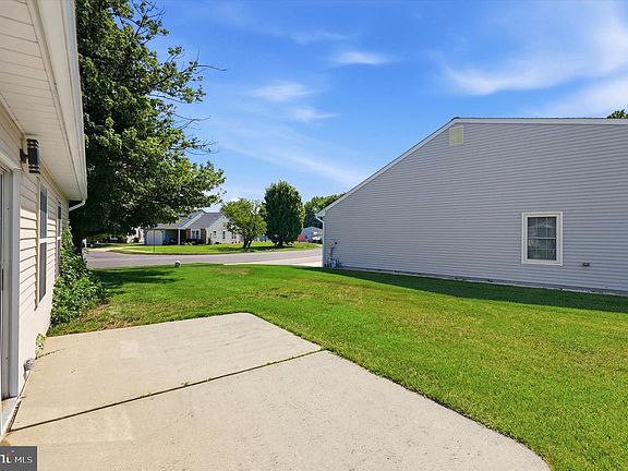 5th image of 2 Emory Ln