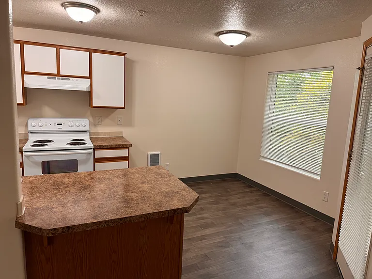 Loganberry Commons — Photo 18