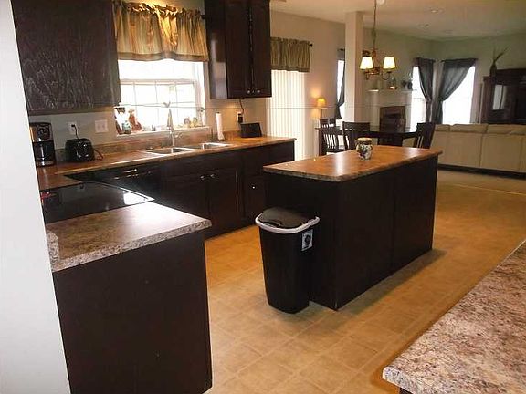 3rd image of 129 Tartan Dr