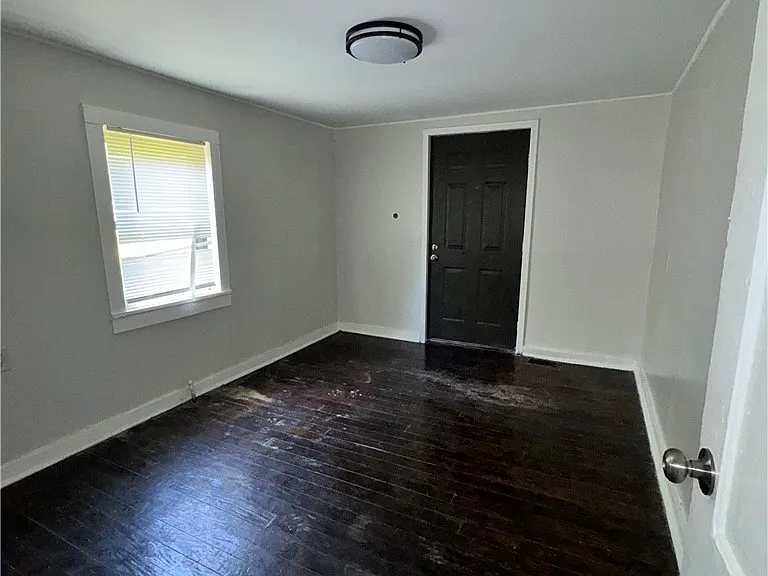 201 Hunters Ct — Photo 9