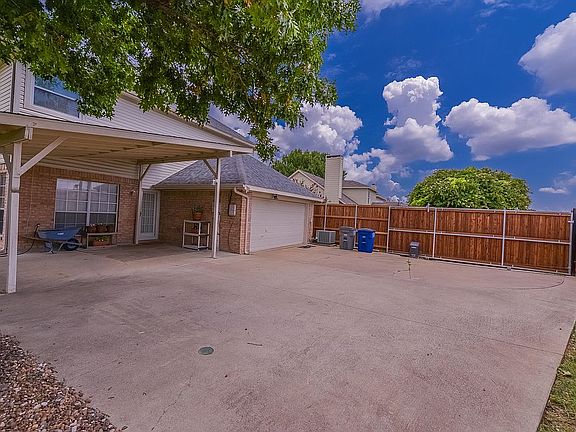 2nd image of 602 English Oak Dr