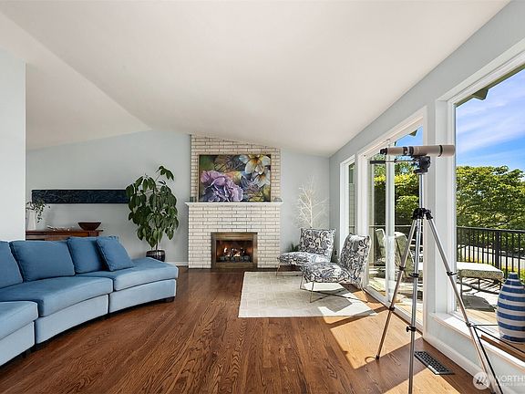 3rd image of 1033 8th Avenue S