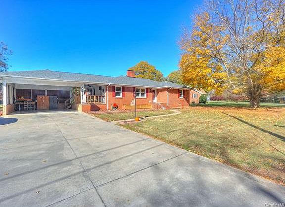 2nd image of 204 Hillcrest Dr