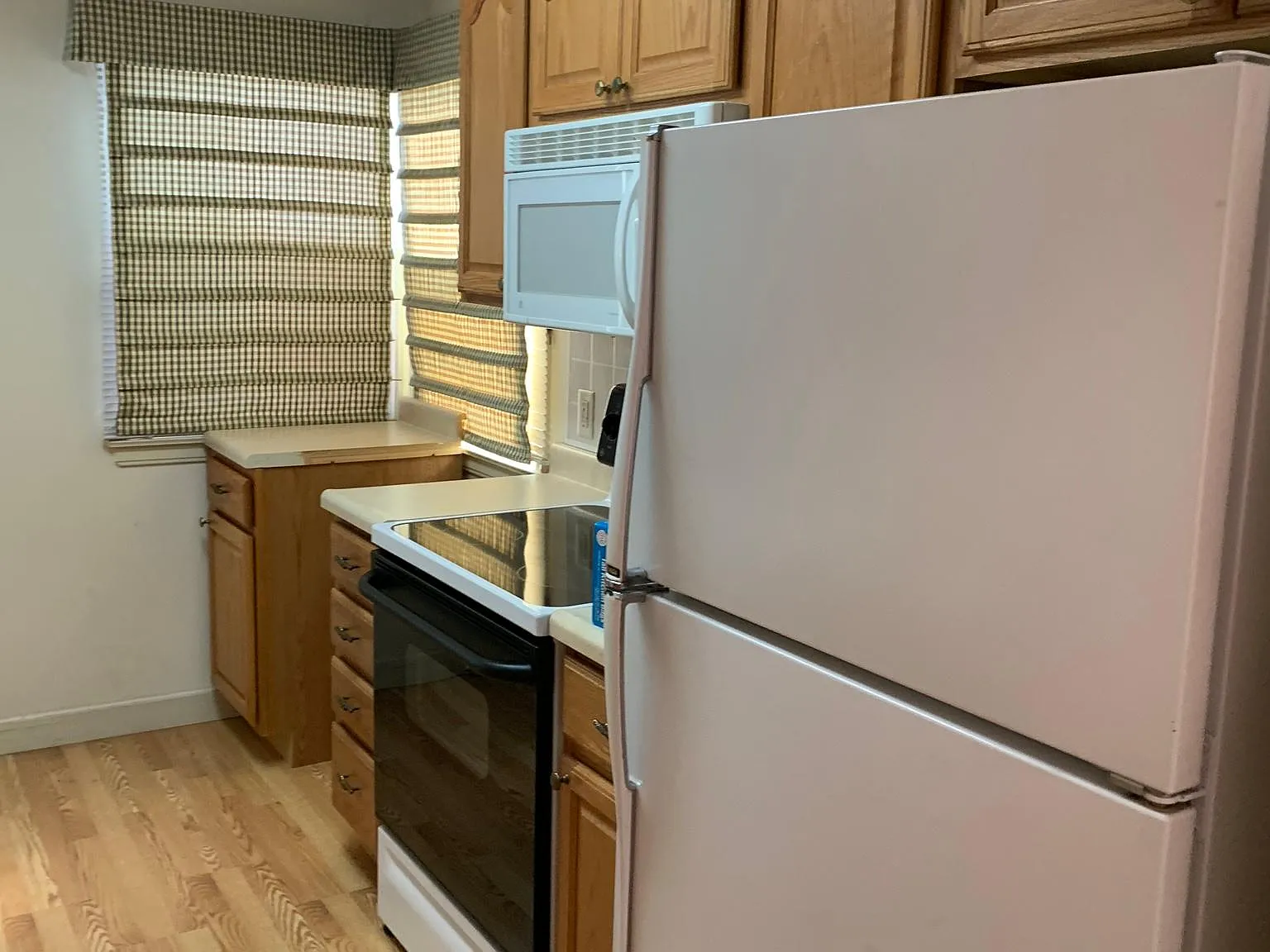 3 bed, 1.5 bath, 976 sqft, $1,550 — Photo 2